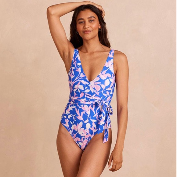 Summersalt Perfect Wrap One-Piece in Blue Hydrangea Print - Size 8 - Picture 2 of 12